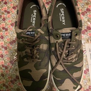 Men’s size 12 men’s camo boat shoes